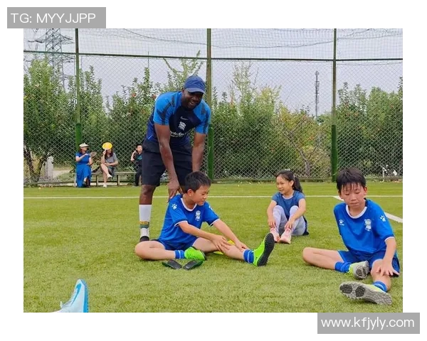 踢足球的姿势解析与技巧分享助你提升球场表现